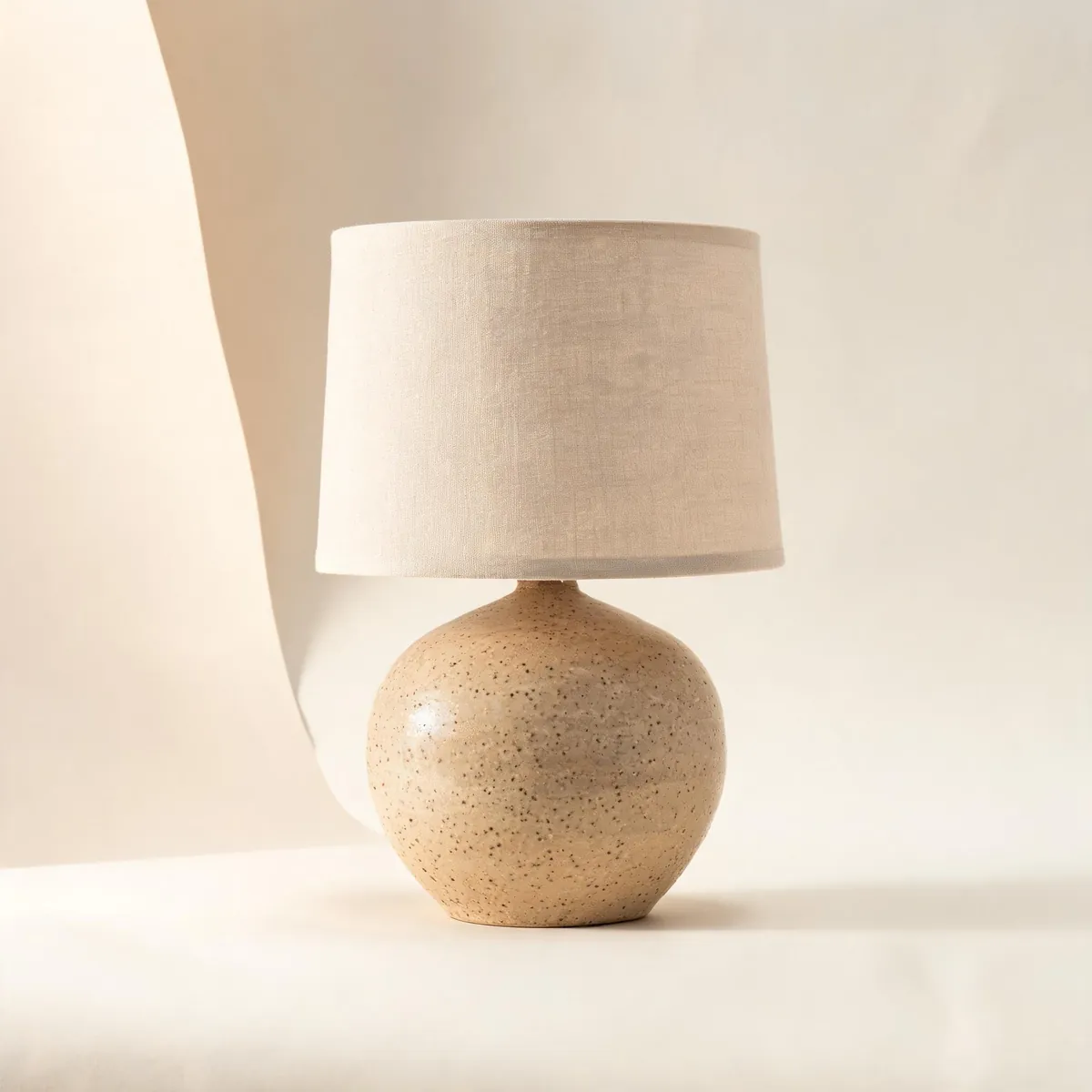 Packshot of a ceramic lamp